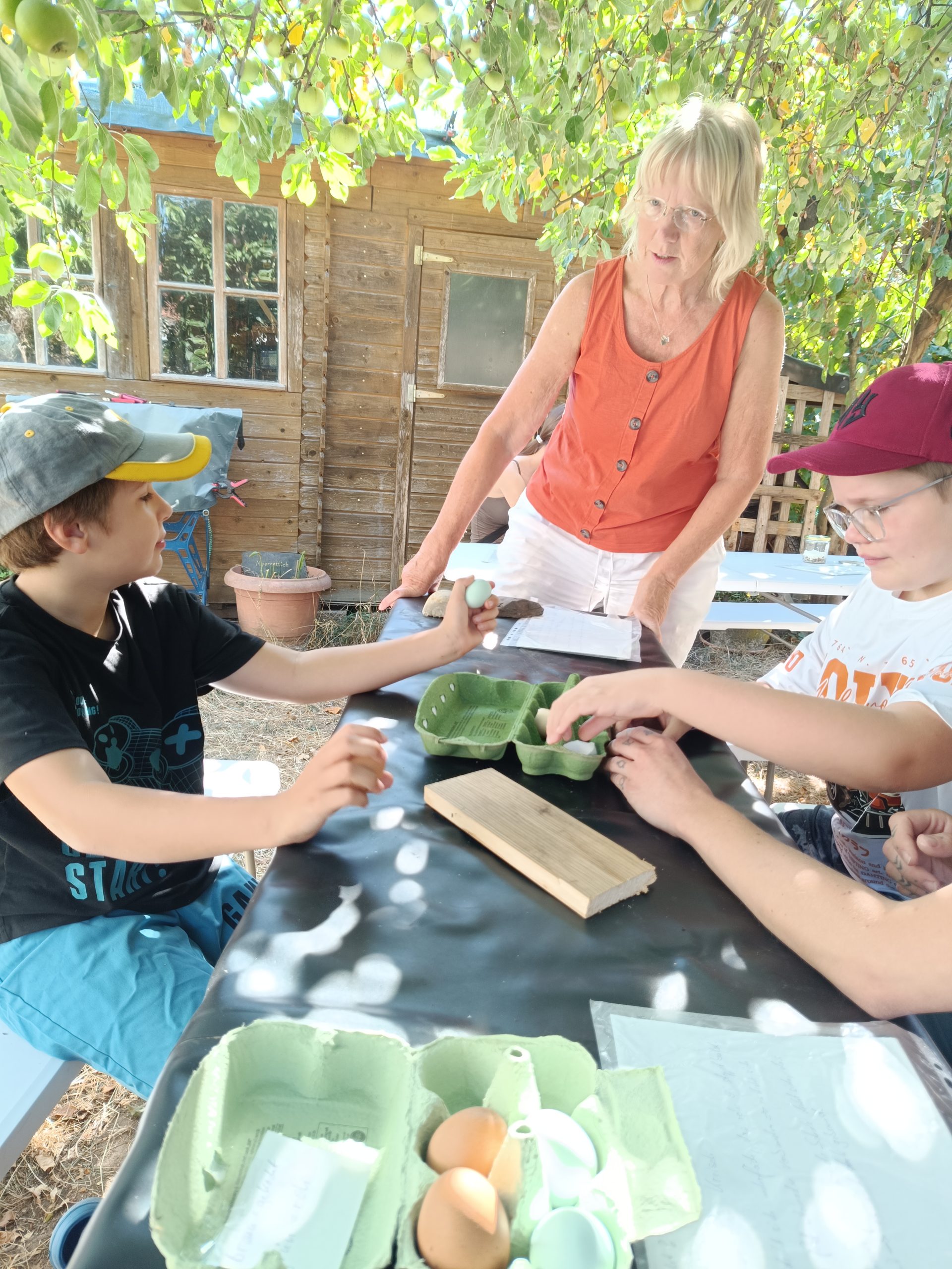 „Endlich Ferien – raus in die Natur!“ Unter diesem Motto startete die erste Ferienwoche der Offenen Hilfen der Lebenshilfe Main-Spessart. Für 16 Kinder aus dem Landkreis Main-Spessart begann damit eine besondere Woche voller Begegnungen, Bewegung, Abenteuer und ganz viel Spaß.