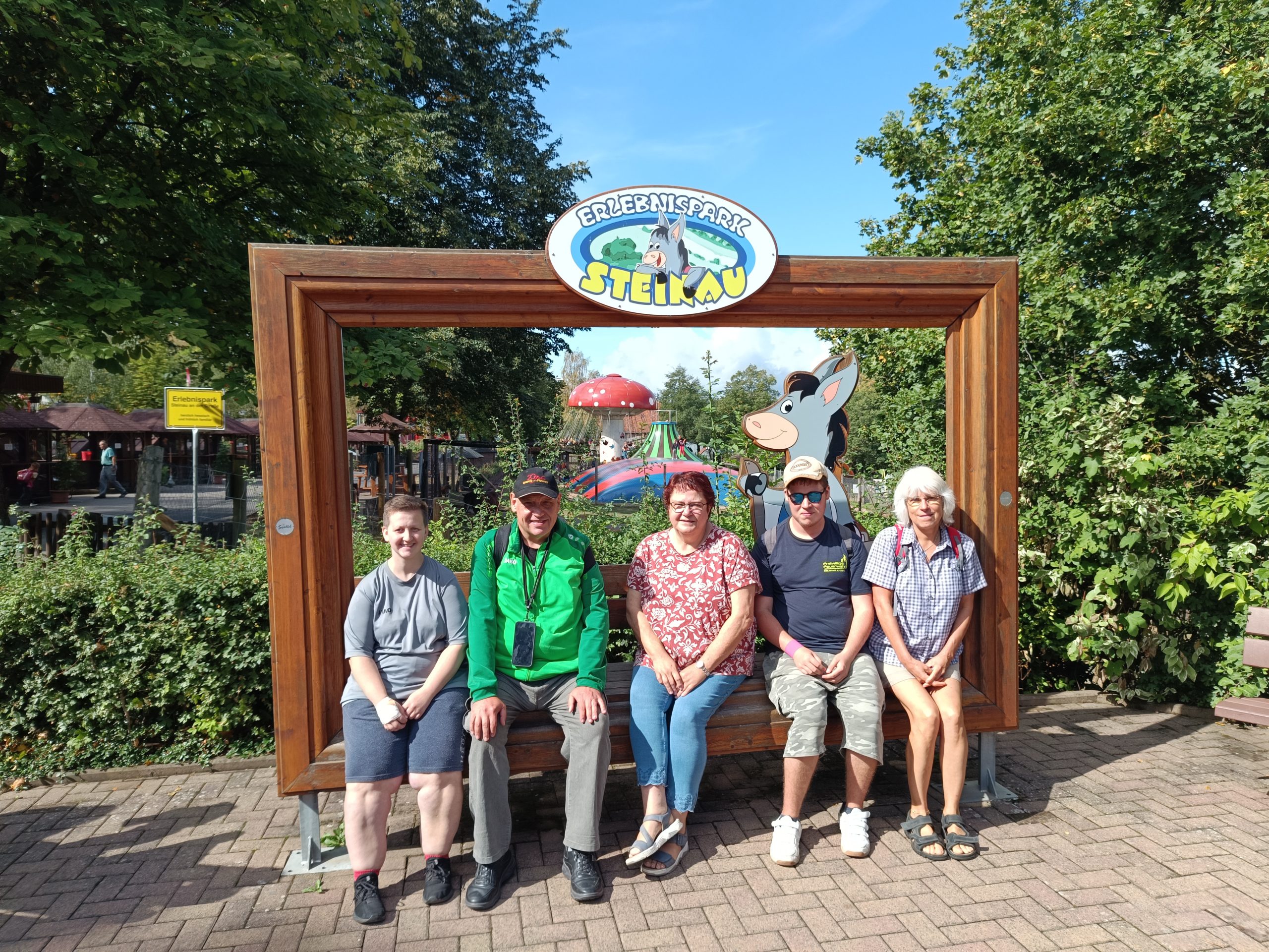 „Endlich Ferien – raus in die Natur!“ Unter diesem Motto startete die erste Ferienwoche der Offenen Hilfen der Lebenshilfe Main-Spessart. Für 16 Kinder aus dem Landkreis Main-Spessart begann damit eine besondere Woche voller Begegnungen, Bewegung, Abenteuer und ganz viel Spaß.