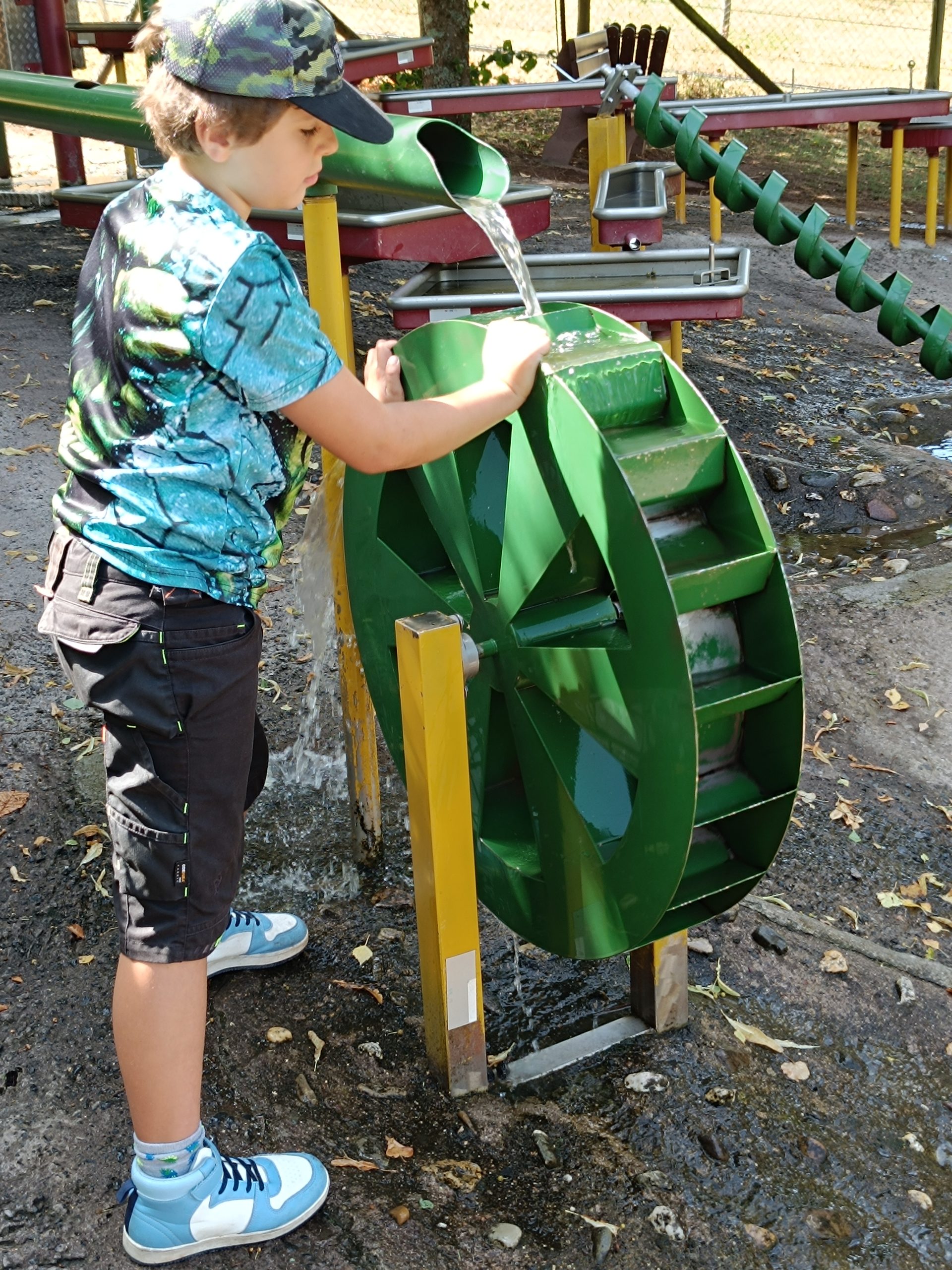 „Endlich Ferien – raus in die Natur!“ Unter diesem Motto startete die erste Ferienwoche der Offenen Hilfen der Lebenshilfe Main-Spessart. Für 16 Kinder aus dem Landkreis Main-Spessart begann damit eine besondere Woche voller Begegnungen, Bewegung, Abenteuer und ganz viel Spaß.